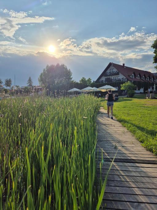 Pensjonat Rybaczowka - Noclegi, Restauracja, Port Bogaczewo  Esterno foto
